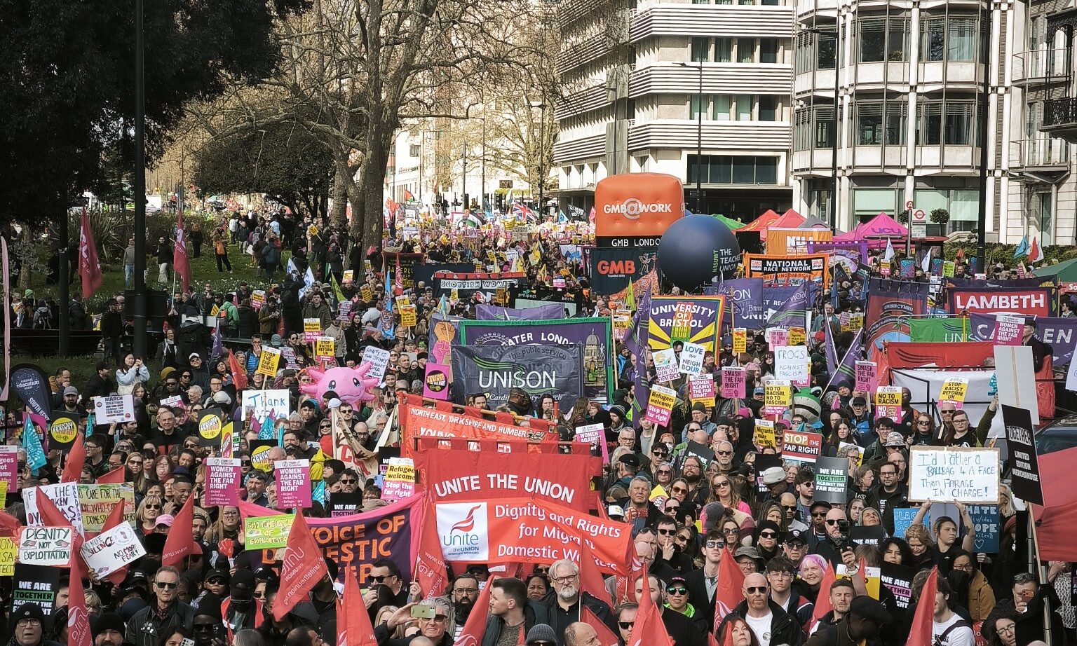 Londres se manifiesta en las calles contra la ultraderecha
