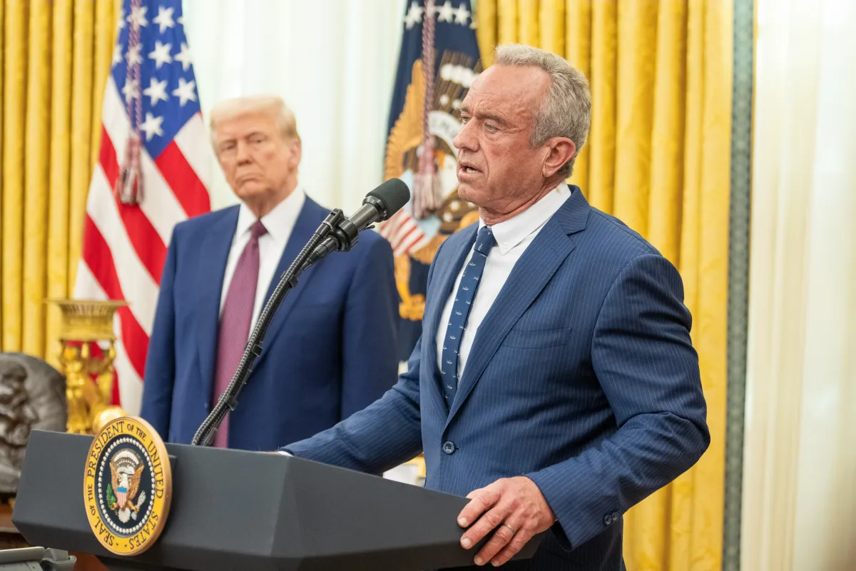 Juez federal bloquea parte de la reforma de vacunación impulsada por Robert F. Kennedy Jr.