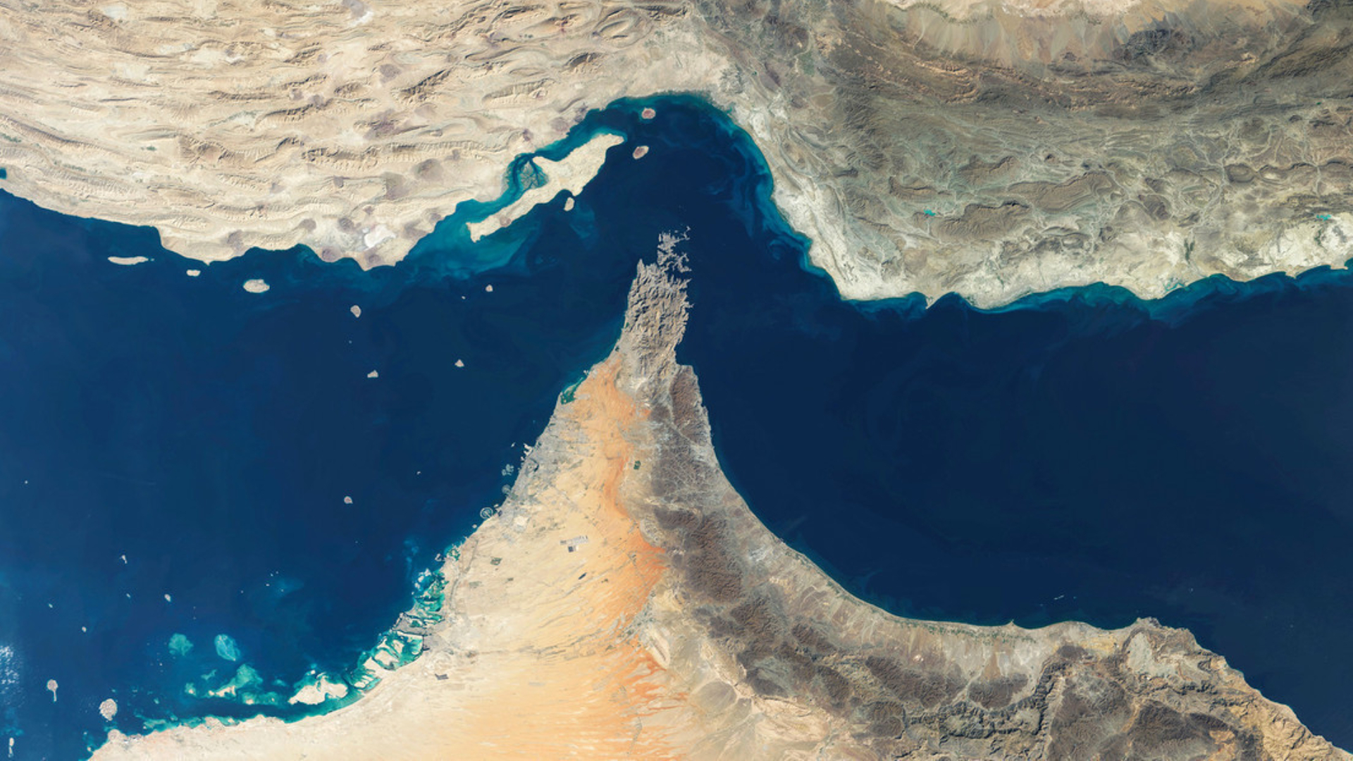 Irán confirma el cierre del estrecho de Ormuz hasta que EEUU levante el bloqueo