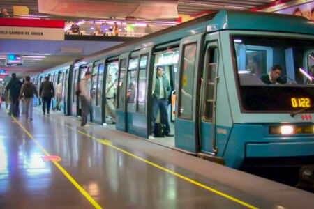 Sindicatos de Metro exigen sacar definitivamente 60° Comisaría de Carabineros de estación Baquedano