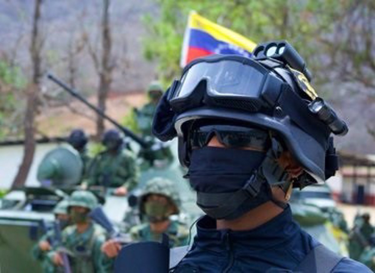 Colombia y disidencias de FARC acuerdan entrega de toneladas de armamento