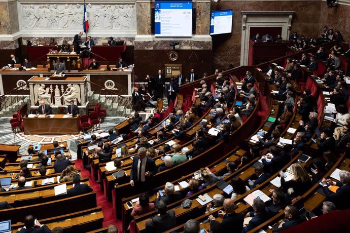 Parlamento francés rechaza nueva moción de censura contra primer ministro