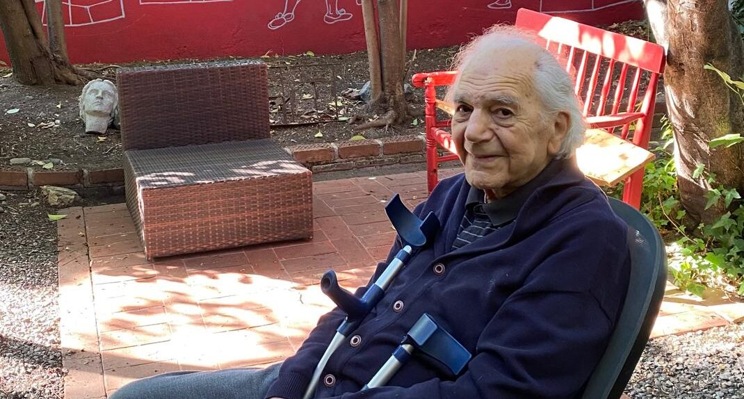Fallece a los 95 años Claudio di Girolamo, referente de las artes escénicas y visuales en Chile
