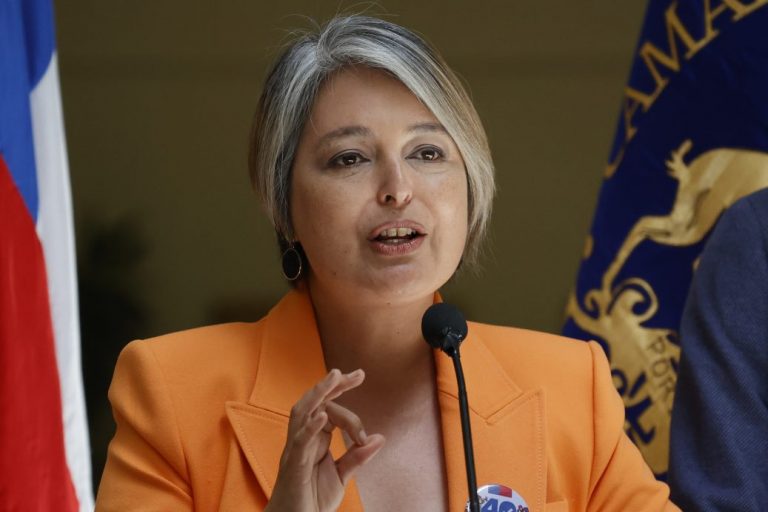 Con banderazo en Metro Estación Grecia, Jeannette Jara lanza su campaña a la primaria presidencial