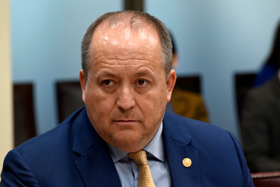 Fiscalía abre investigación penal por 25 mil funcionarios que salieron del país con licencia médica