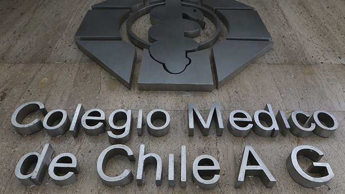 Renuncia vicepresidente de Colmed tras ser vinculado con polémica de viajes con licencia
