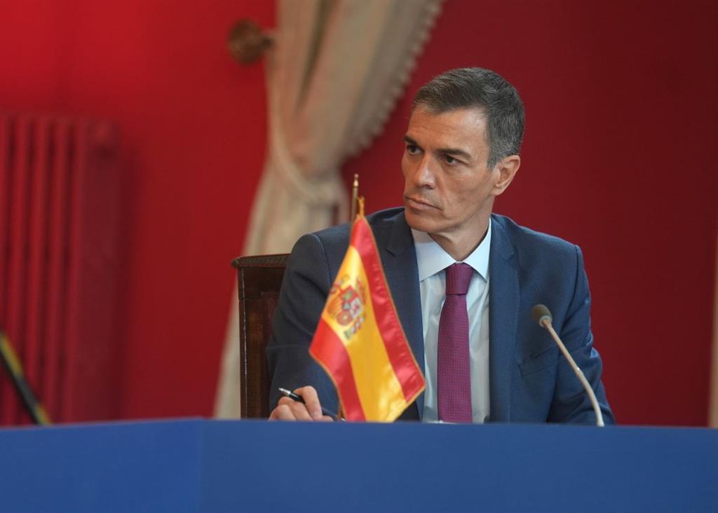 Pedro Sánchez alerta sobre amenaza de la ultraderecha en cumbre de Santiago
