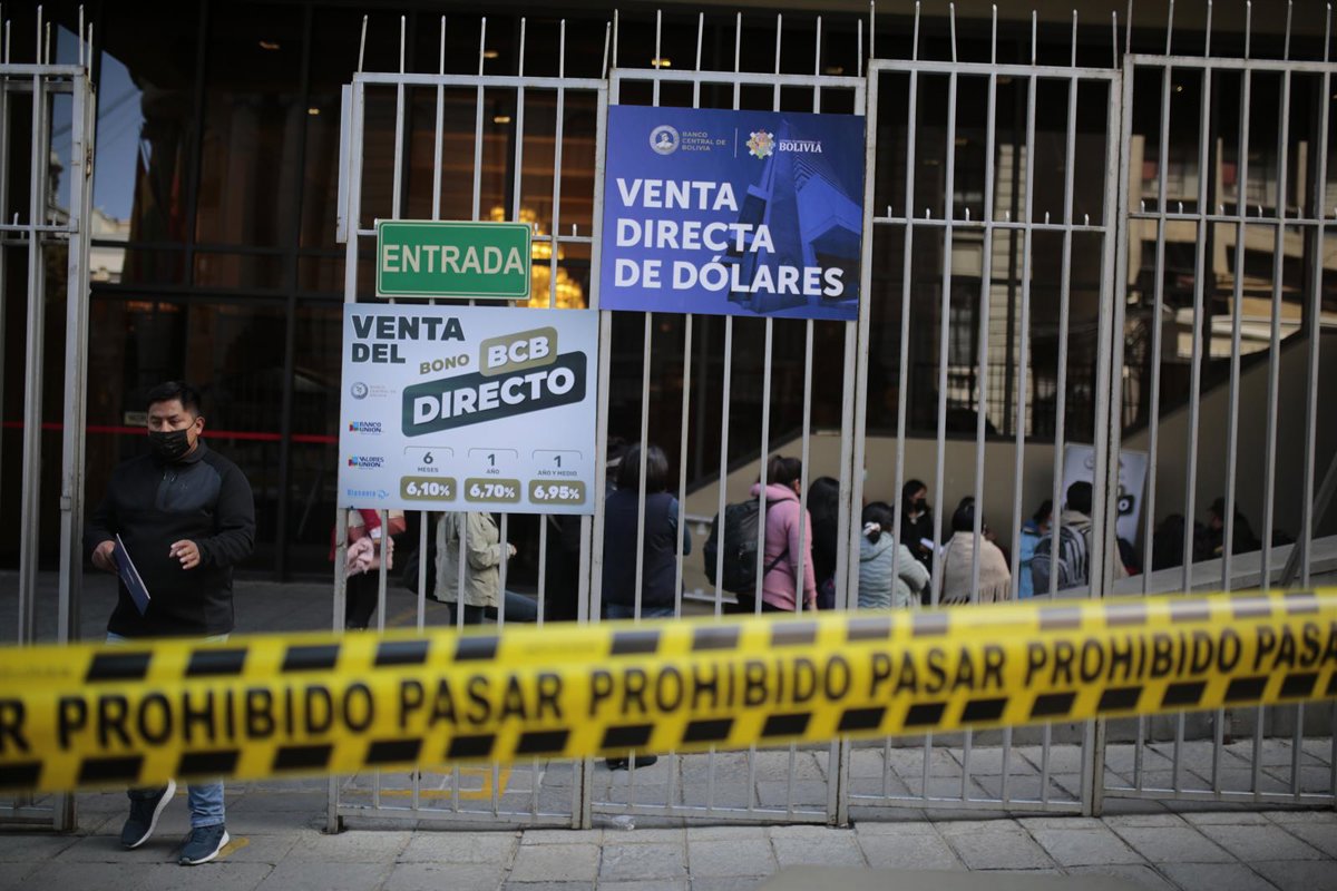 Bolivia estima que ahorristas podrán retirar sus dólares recién en nueve meses