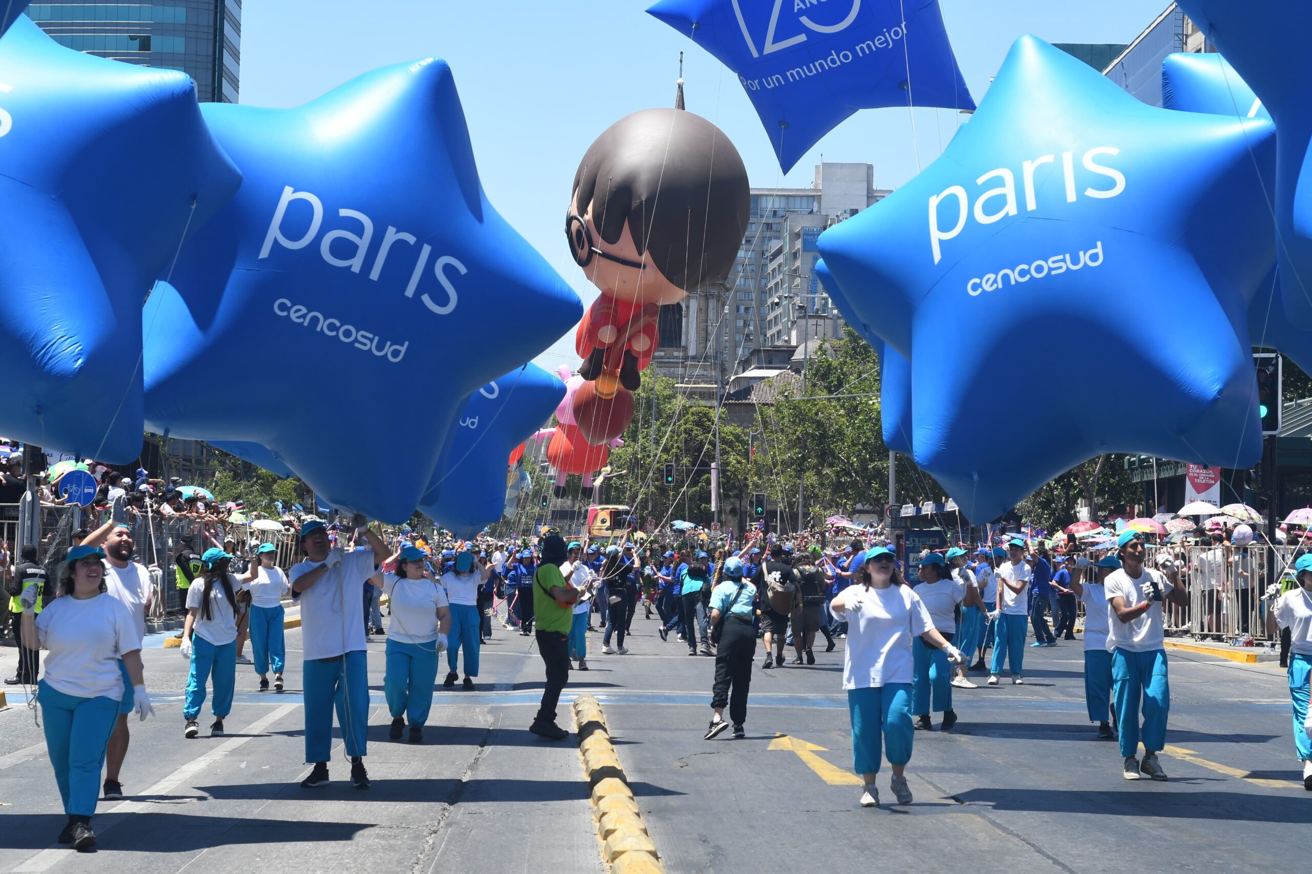 Un millón de personas celebran Paris Parade 2025