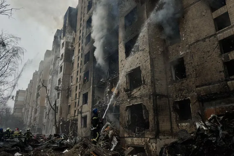 Ataque ruso en Ternópil deja 25 muertos y más de 70 heridos en nueva ofensiva a gran escala