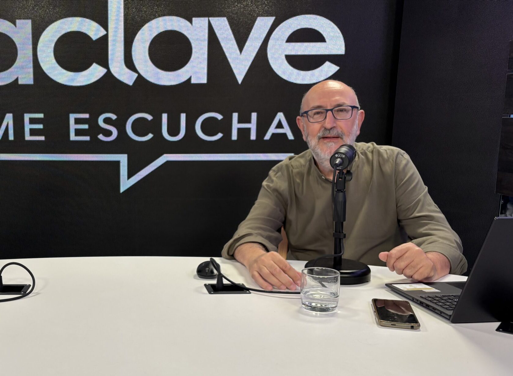 Entre cables, símbolos y cifras: la semana bajo la lupa en “El Periodista en la Clave”