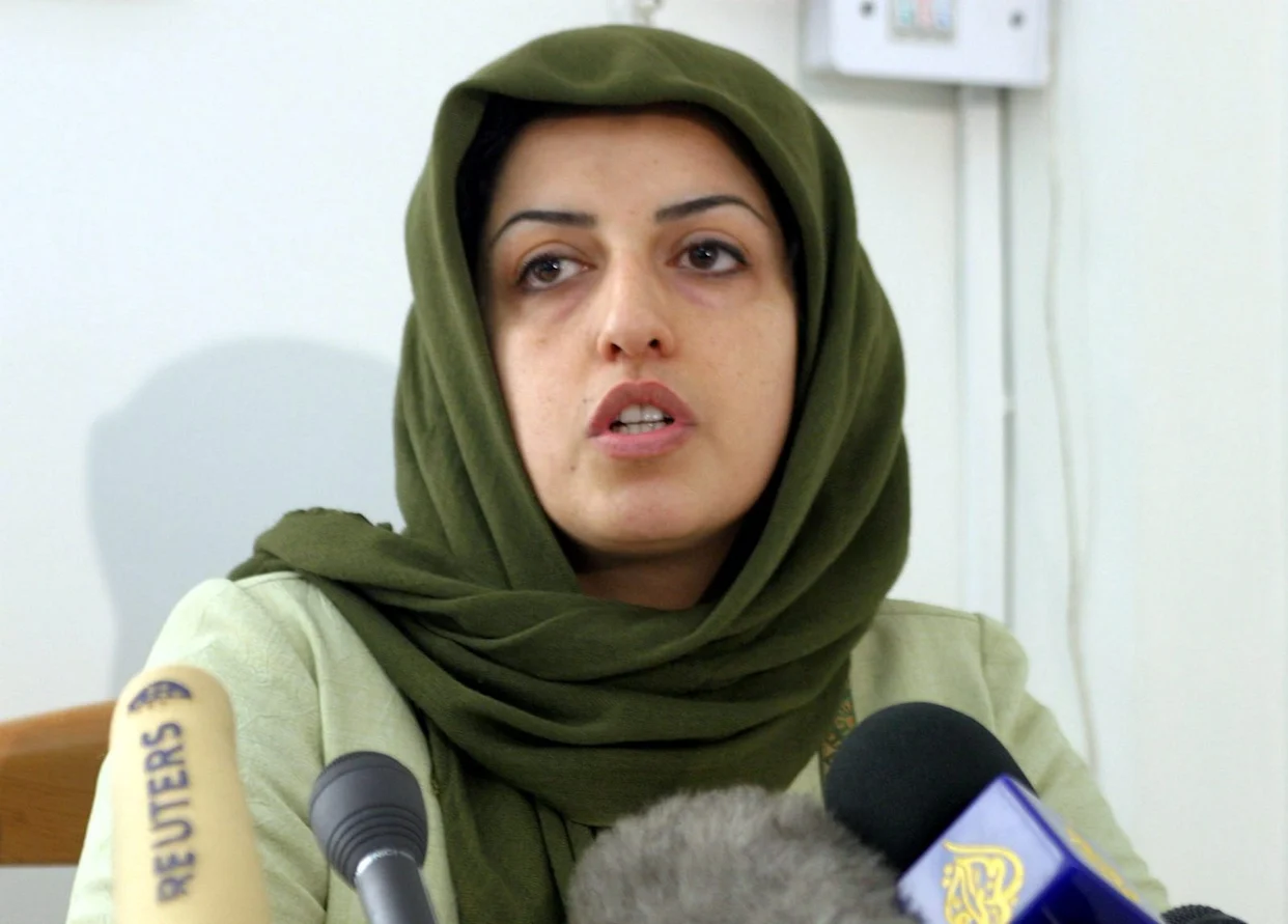Narges Mohammadi denuncia dos hospitalizaciones tras violento arresto en Irán