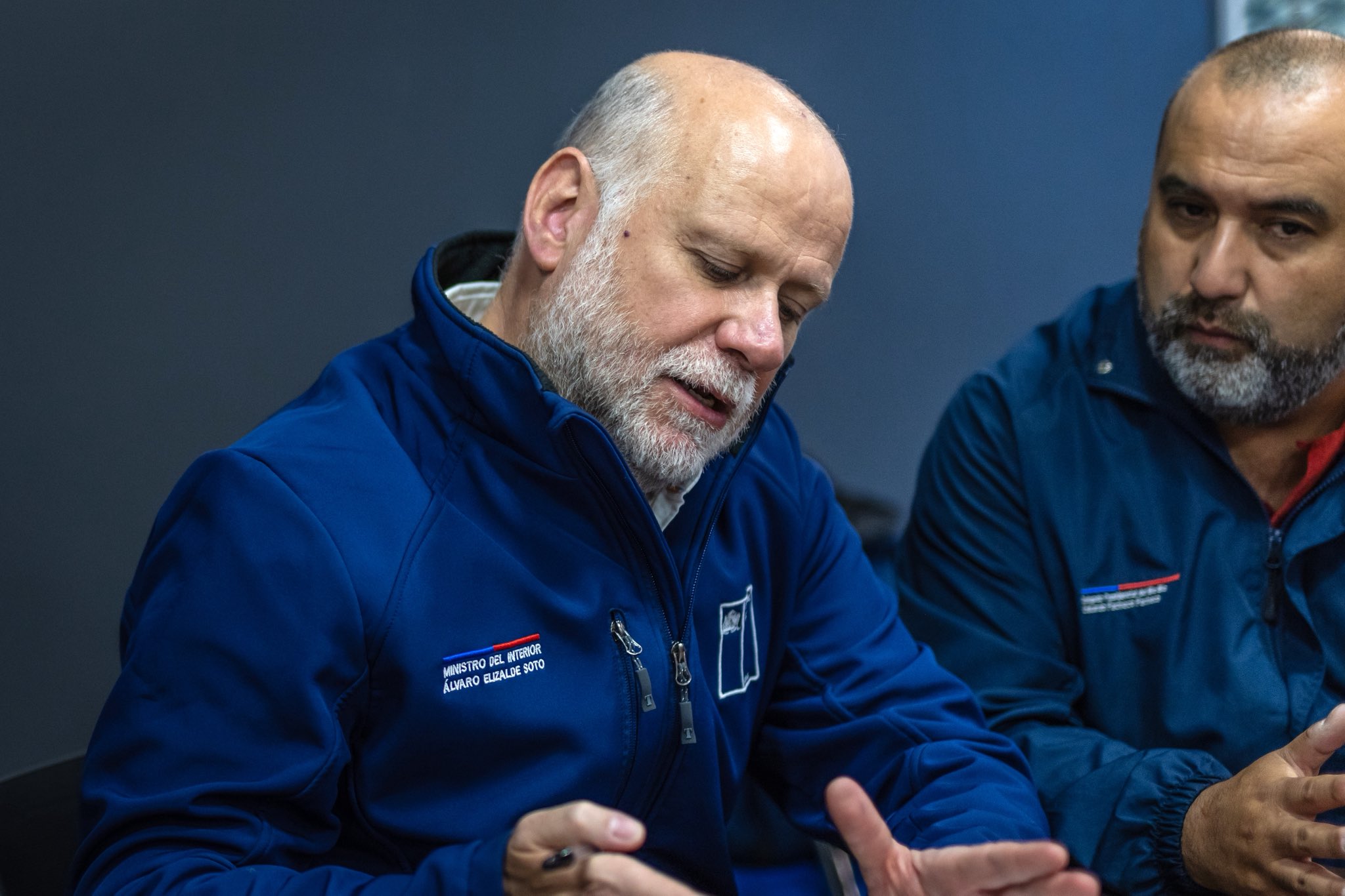 Elizalde explica demora en entrega de viviendas de emergencia por incendios forestales