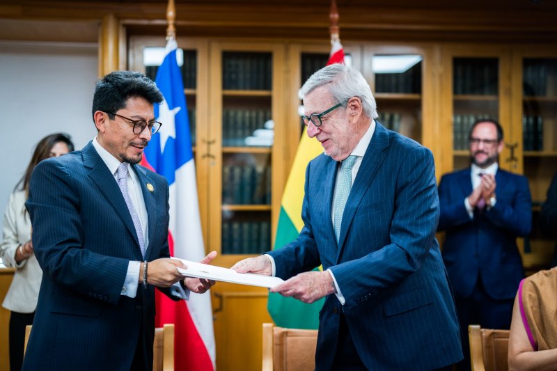 Canciller Van Klaveren se reúne con su par de Bolivia para fortalecer relaciones bilaterales