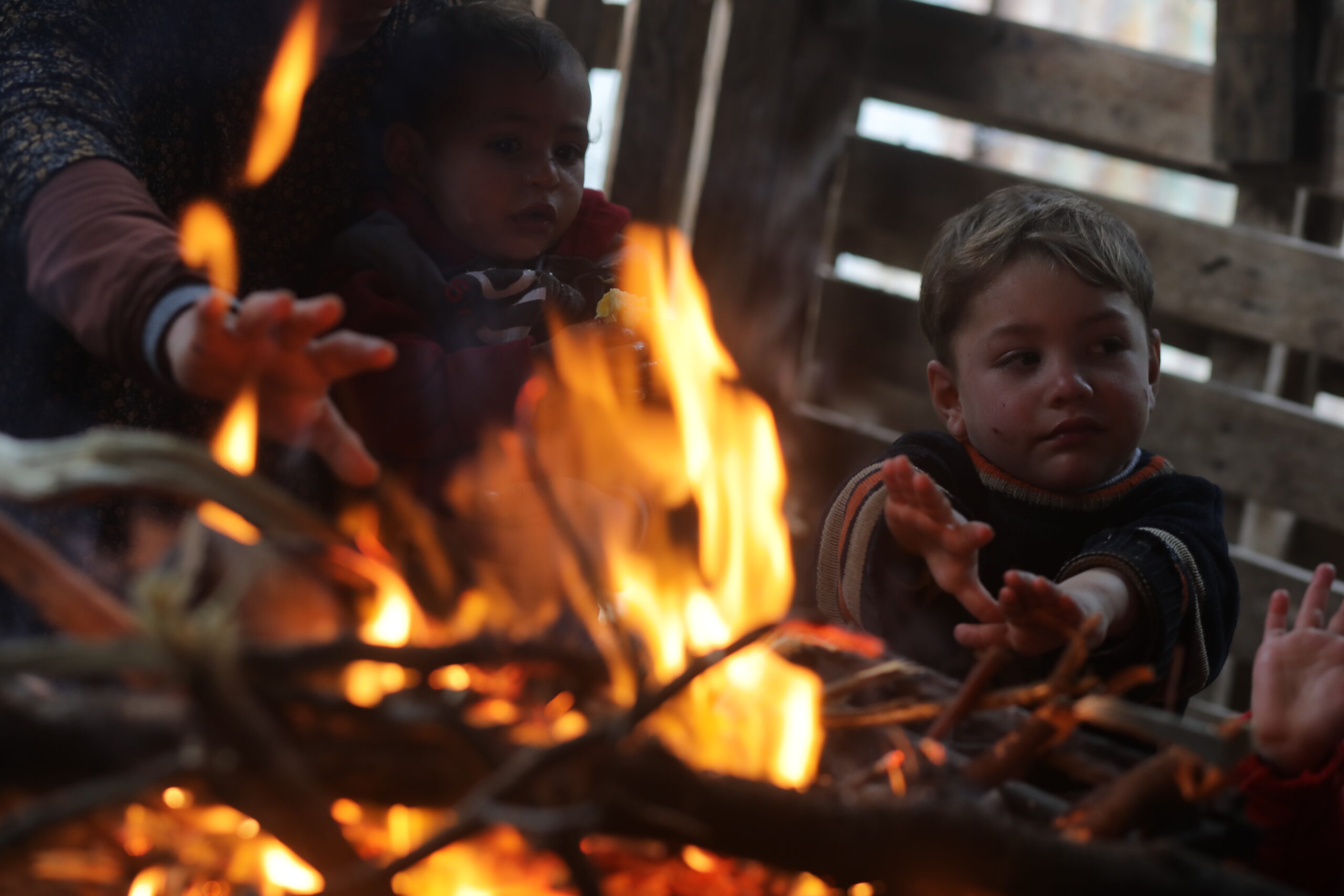 Gaza denuncia seis niños muertos por frío extremo desde el inicio del invierno