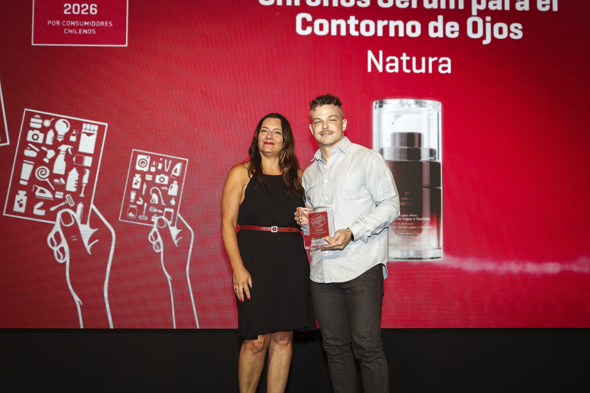 El Súper Sérum para el Contorno de Ojos de Natura Chronos Derma es elegido Producto del Año 2026