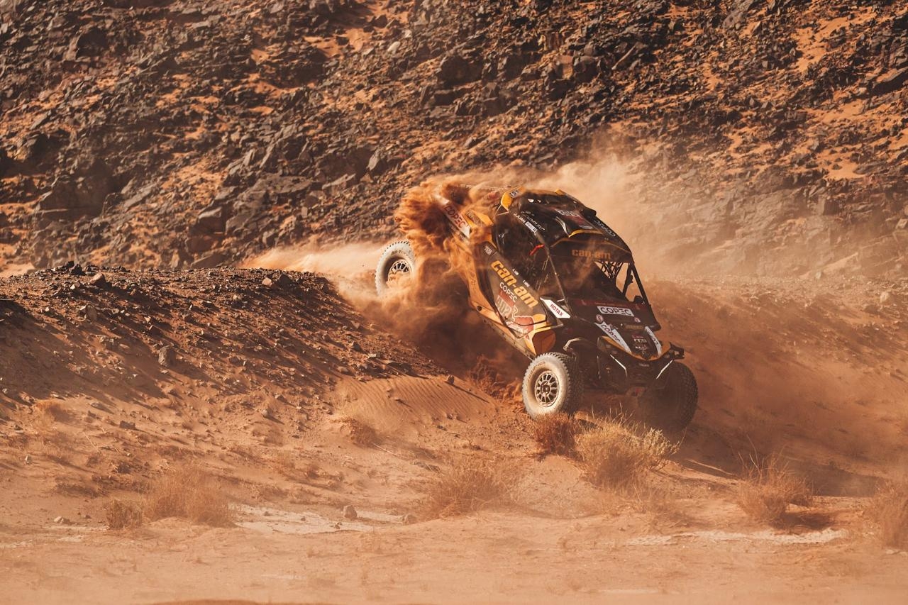 «Chaleco» López escala posición en el Dakar y busca el podio
