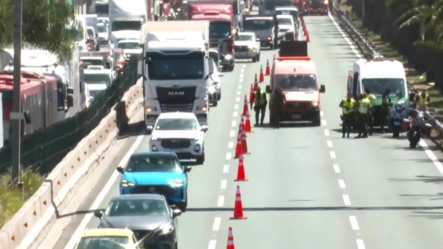 Colisión múltiple en Vespucio Norte mantiene pistas cerradas y congestión en Quilicura
