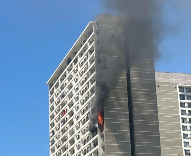 Incendio en edificio de Estación Central obliga a evacuar a vecinos y genera congestión en terminales