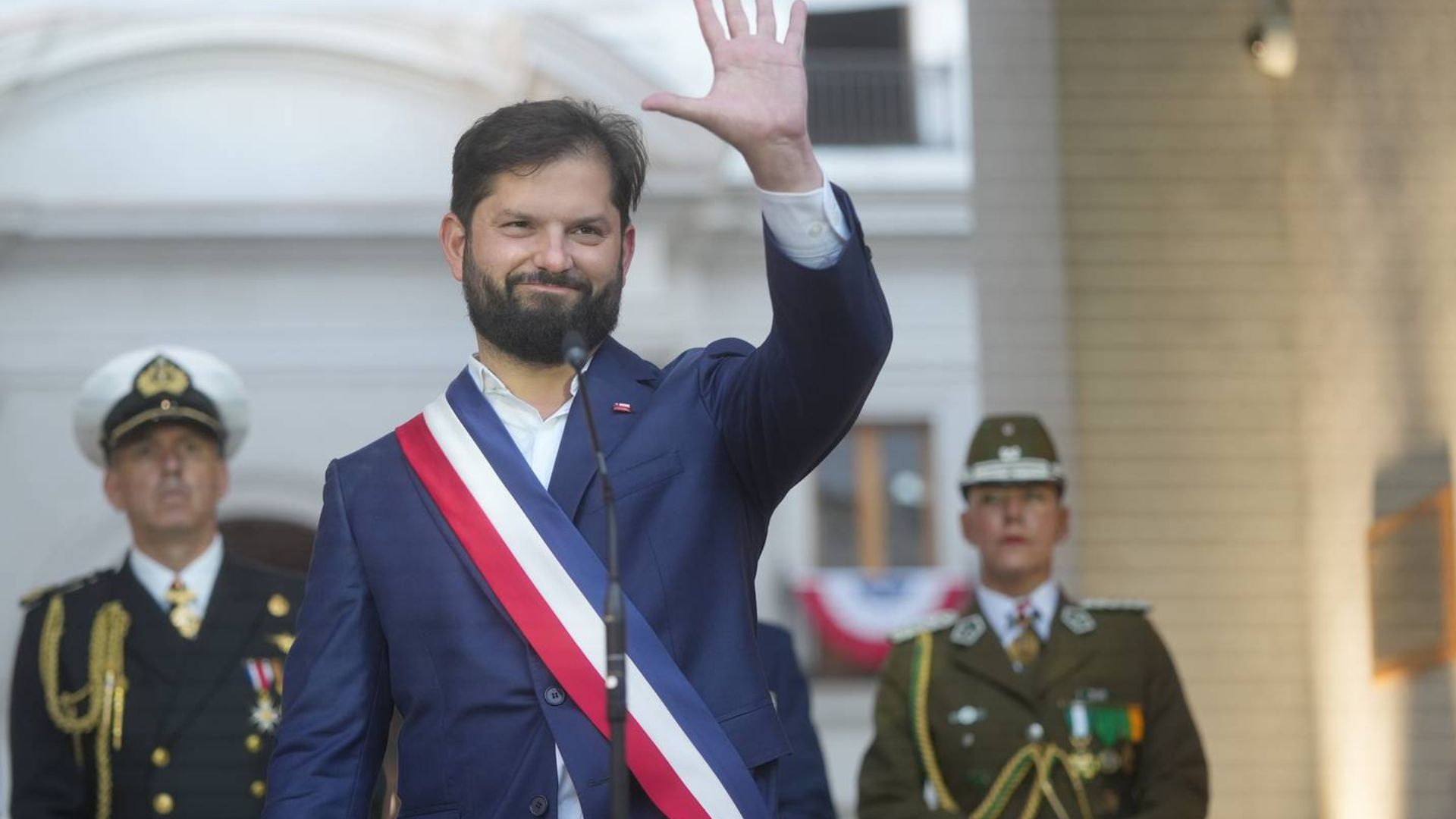 Boric deja por última vez La Moneda rumbo al cambio de mando