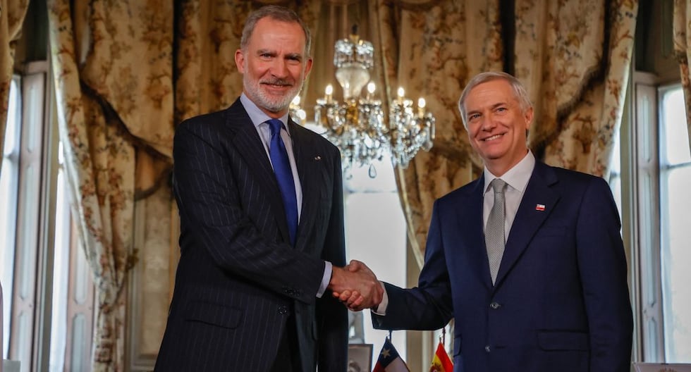 Kast agradece presencia de Felipe VI en cambio de mando y lo invita a visitar la Antártica