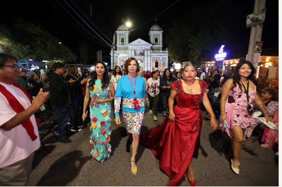 Desfile de moda circular reúne en Pica a diseñadores de tres países y a Ágatha Ruiz de la Prada