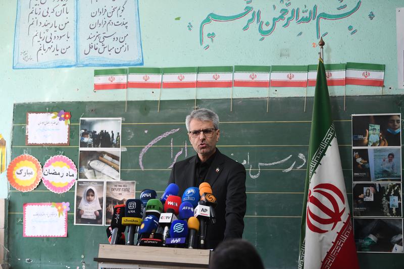 Irán ataca dos petroleros en estrecho de Ormuz y mantiene cerrado paso estratégico