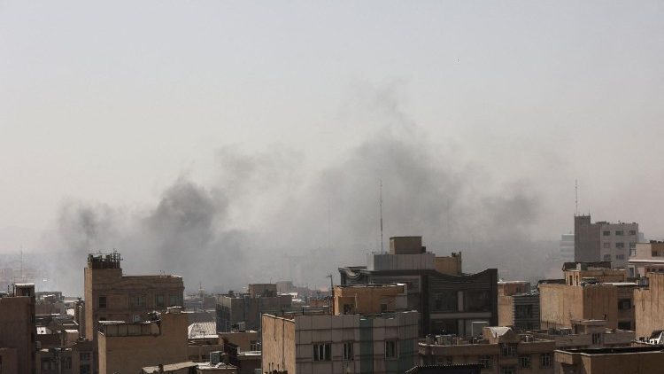 Ascienden a más de 1.200 los muertos en Irán por la ofensiva conjunta de EEUU e Israel