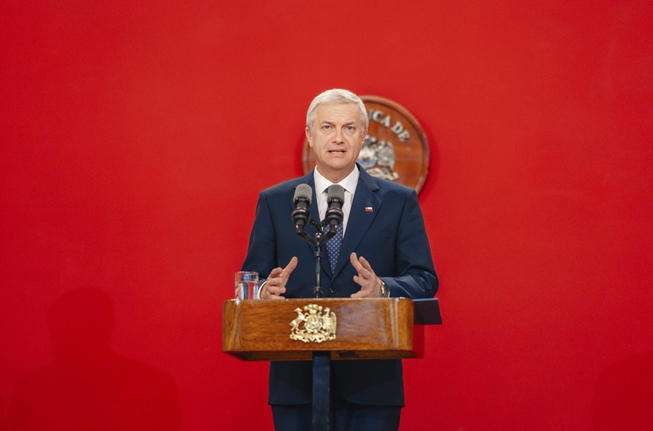 Kast reitera llamado a “jóvenes” a evitar vandalismo: “Si estudian pueden terminar dirigiendo una compañía”