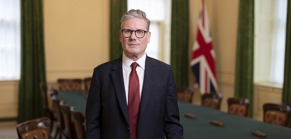 Starmer descarta ofensiva contra Irán y limita uso de bases británicas