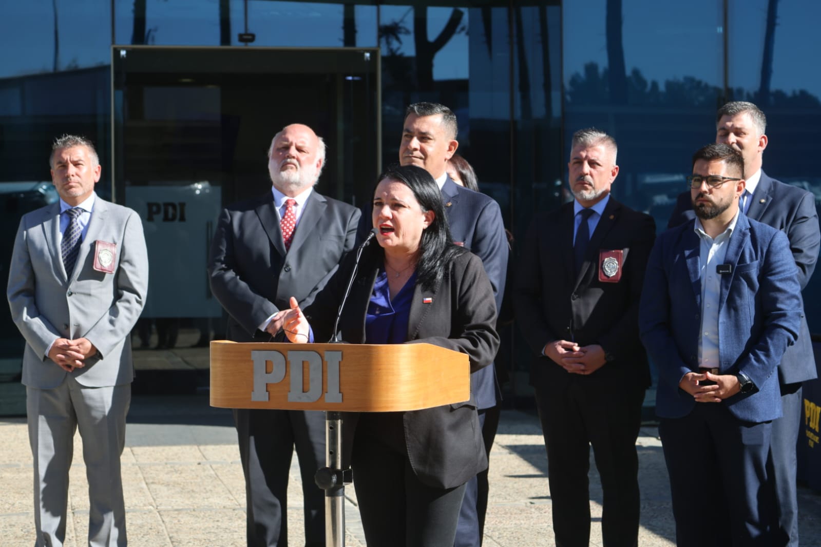 Guerra interna en la PDI sacude al Gobierno: disputa por control de Inteligencia golpea a ministra Steinert