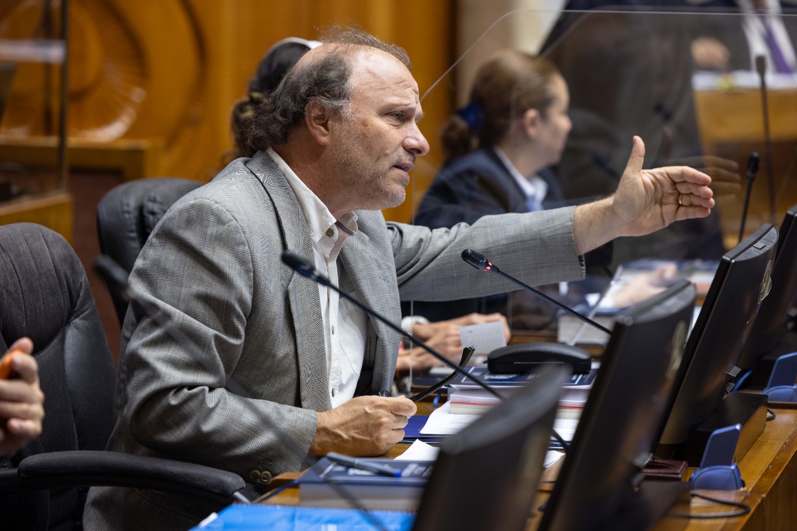 Senador de Urresti advierte “regresión ambiental” tras retiro de decretos desde Contraloría