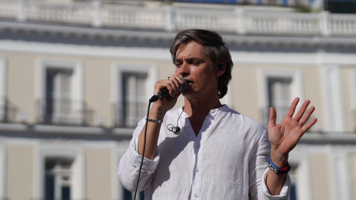Carlos Baute se disculpa tras polémica en Madrid: “Me dejé llevar por la emoción”