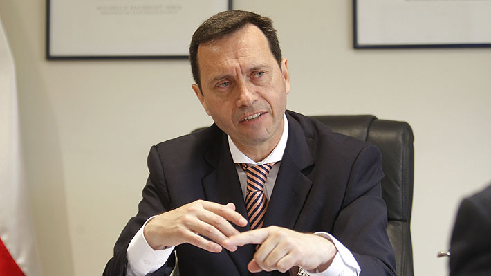 “Quien toma las decisiones en la PDI es este director”: Cerna descarta irregularidades en salida de Consuelo Peña