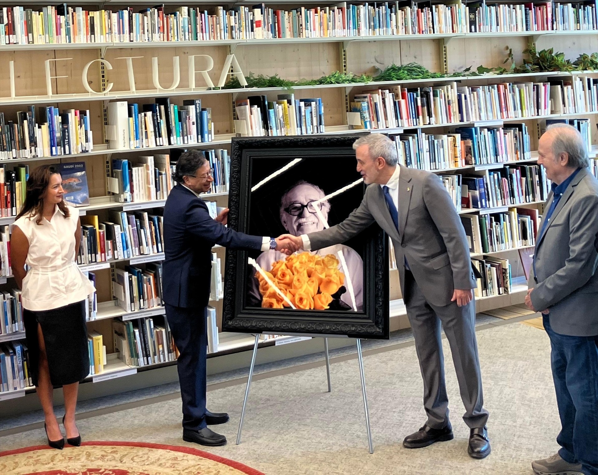 Petro dona a Barcelona el último retrato en vida de García Márquez
