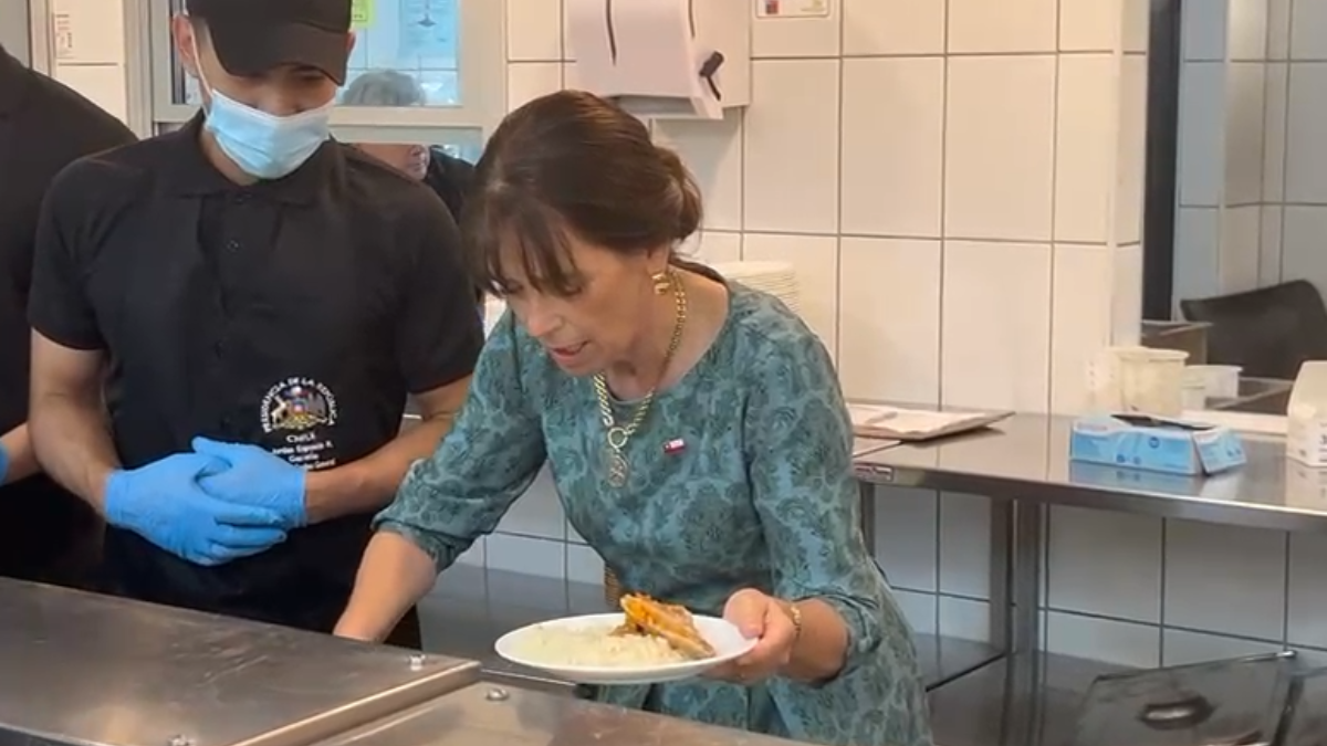 Contraloría fija plazo a Gobierno para responder por almuerzos servidos por Adriasola sin elementos sanitarios