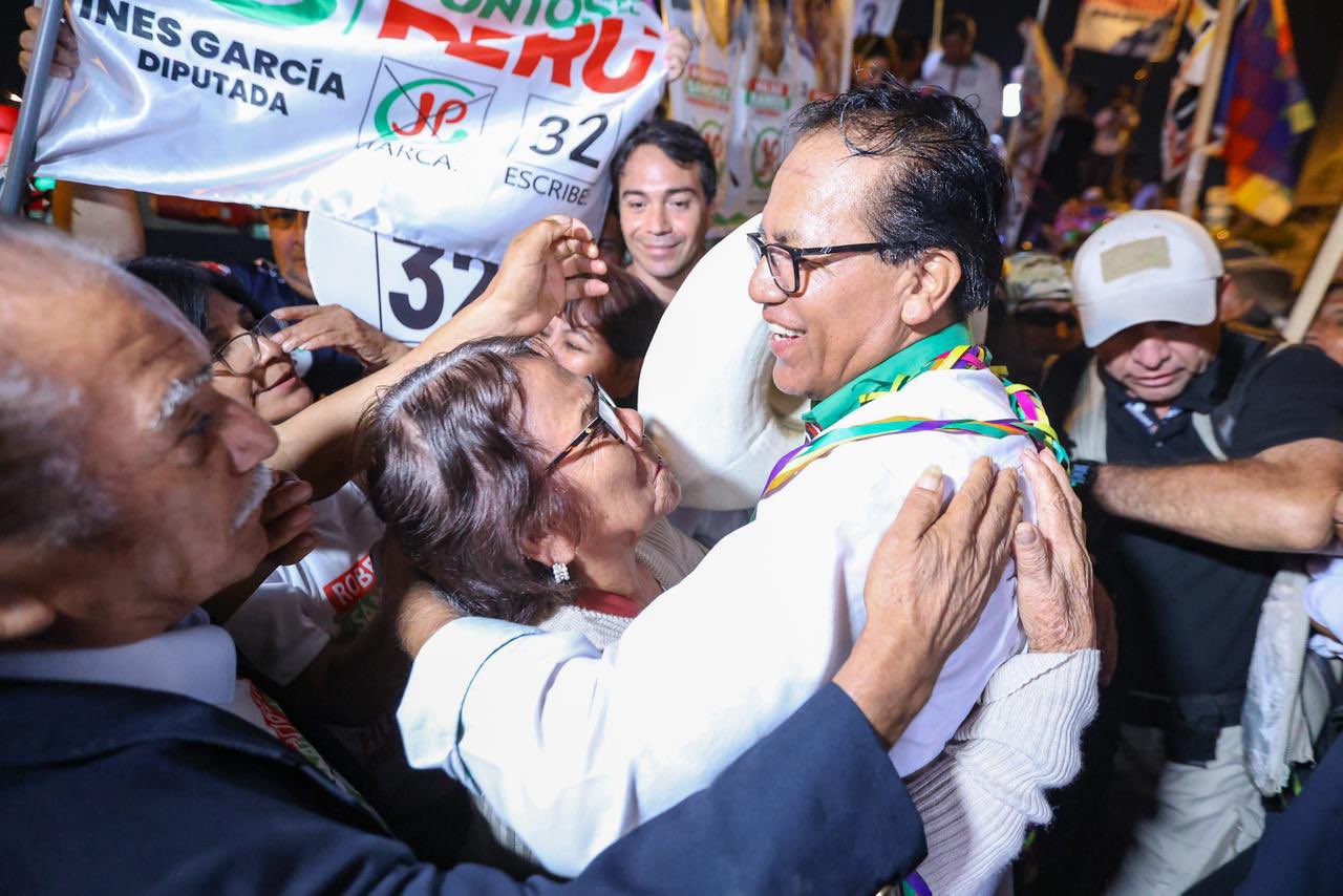 Perú: candidato de izquierda se ubica en segundo lugar