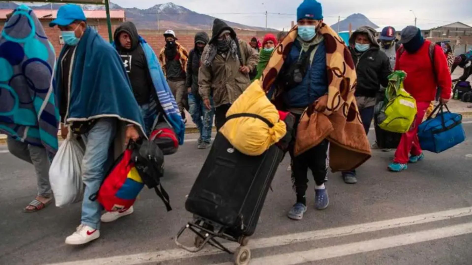 Gobierno advierte que casi 100 mil migrantes irregulares en Chile no están empadronados